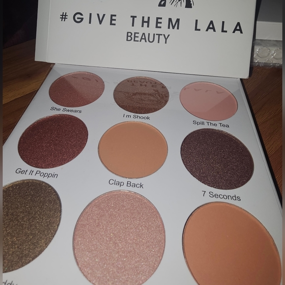 ♡ 3 Items = $25 THE REALITY SHOW Palette - BNIB Full-size GIVE THEM LALA BEAUTY - Picture 6 of 10